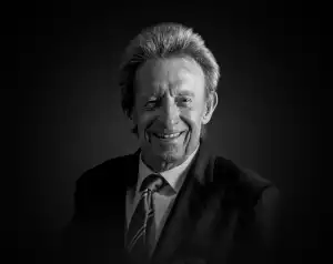 Elhunyt Denis Law